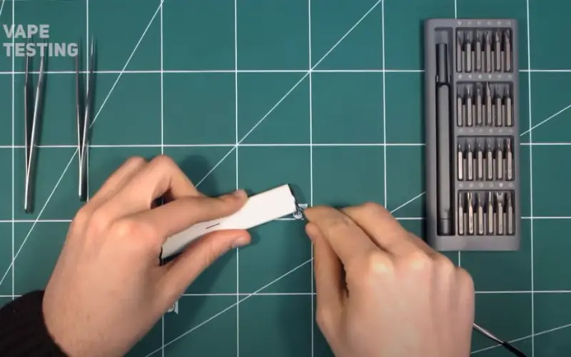 How To Open RELX Device: Pry open the bottom of the device with a knife.