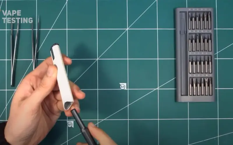 How To Open RELX Device:Push the built-in parts out of the device casing in the direction of the insertion of the RELX Pod with a cotton swab