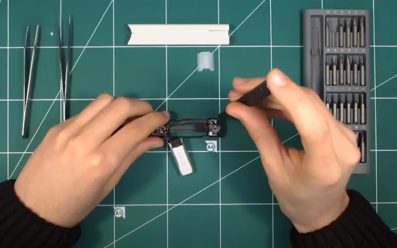 How To Open RELX Device: Use a miniature screwdriver to remove the screws on the circuit board.