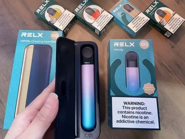 RELX Infinity Review: Charging Case